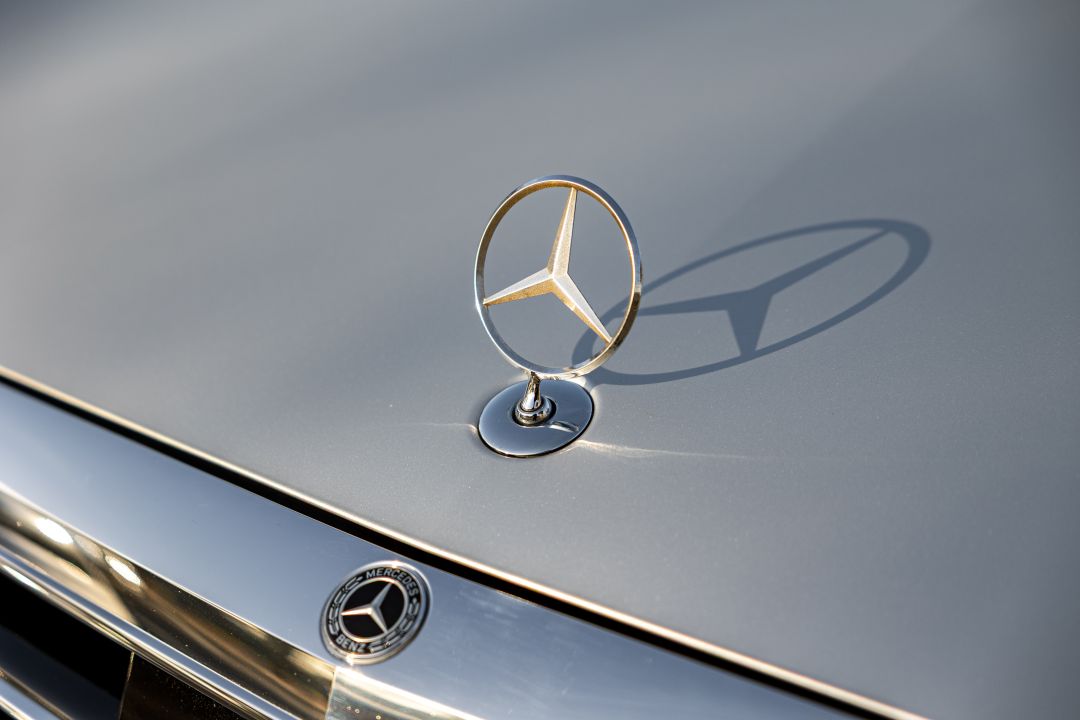 A Touch of Silver - Close up bonnet