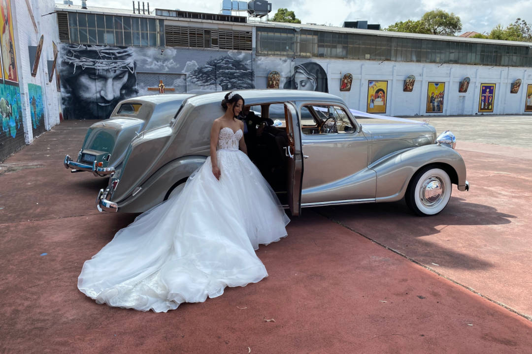 MWB-TRM-Classics-Cars-Bride